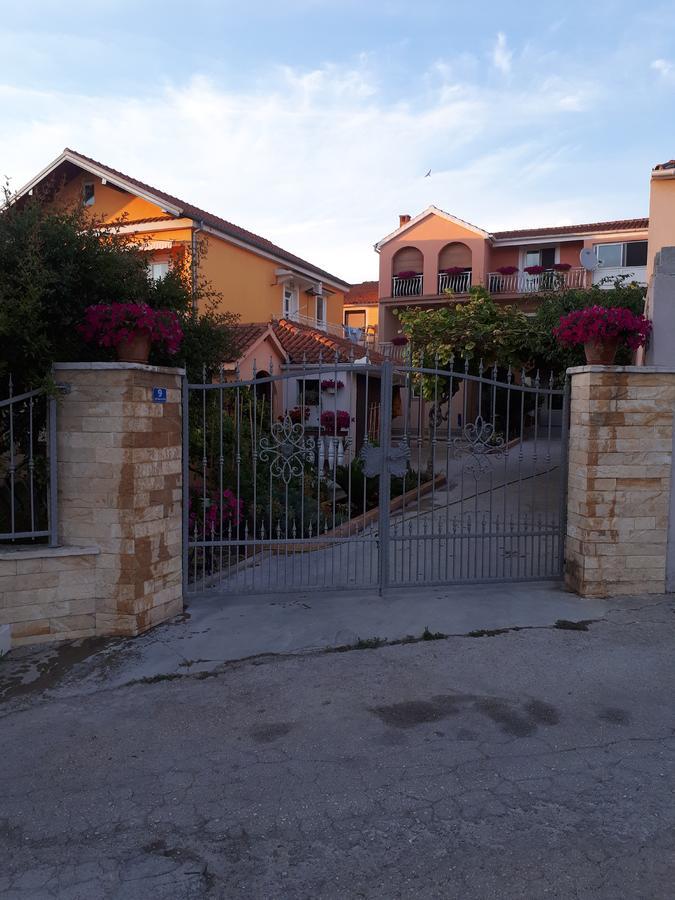 Apartments Tutina Bibinje Exterior foto